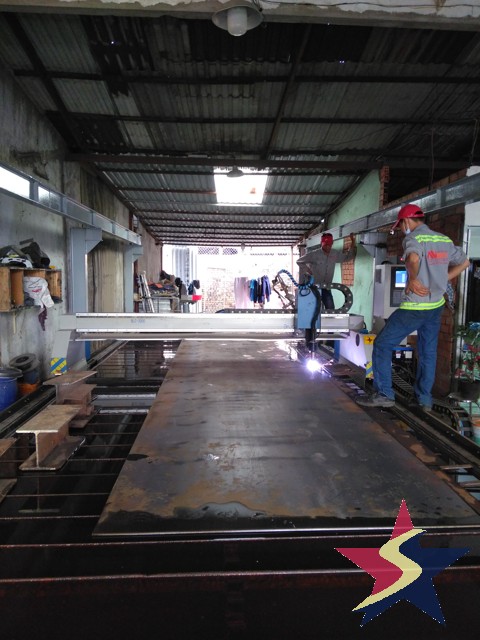 Máy cắt sắt plasma CNC