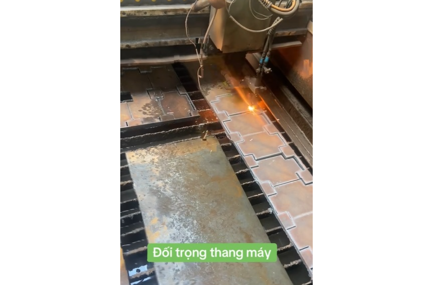 đối trọng thang máy, thép tấm dày, lắp đặt thang máy, Gia công đối trọng thang máy, gia công thép, Cơ khí Sao Việt, thép tấm, máy chấn thủy lực
