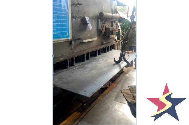 cắt thép tấm làm thanh la chống sét, Cơ khí Sao Việt, cắt thép tấm, thanh la chống sét, Thanh la