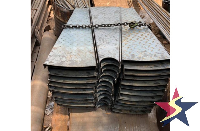 bậc cầu thang sắt, bậc cầu thang sắt chống trượt, gia công bậc cầu thang sắt, cầu thang sắt ngoài trời, bậc cầu thang thép
