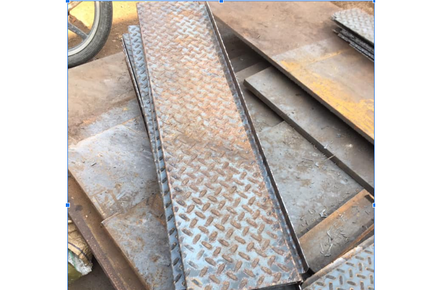 Bậc cầu thang sắt, cung cấp Bậc Cầu Thang Sắt, Cơ Khí Sao Việt, sắt thép, hép tấm gân chống trượt, thép tấm phẳng, thép hình, cầu thang, cầu thang thẳng, cầu thang xoắn, cầu thang xương cá, Cầu thang công nghiệp